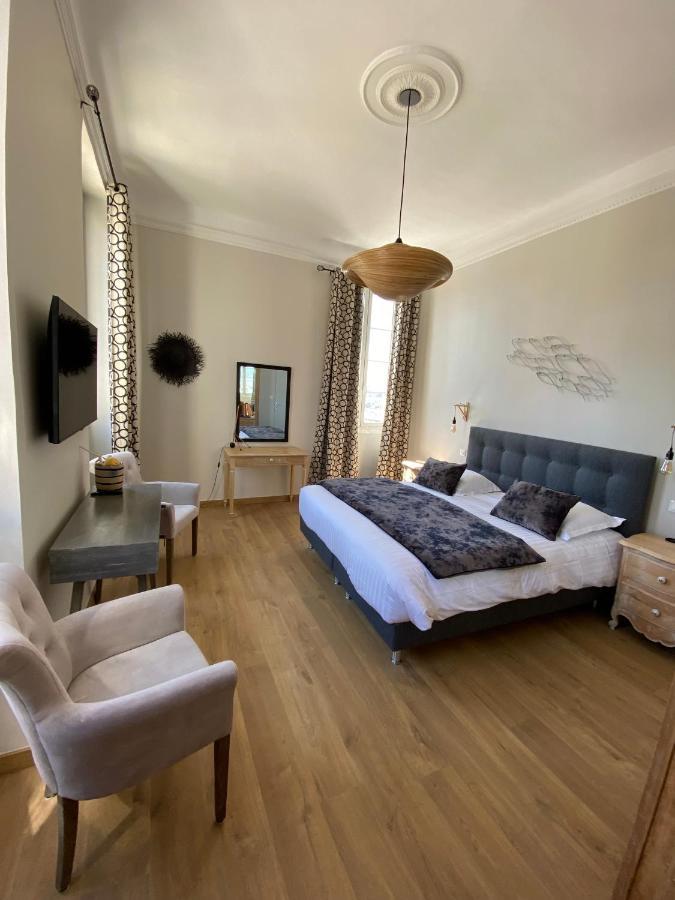 Hotel Restaurant De La Tour Sanary-sur-Mer Zewnętrze zdjęcie