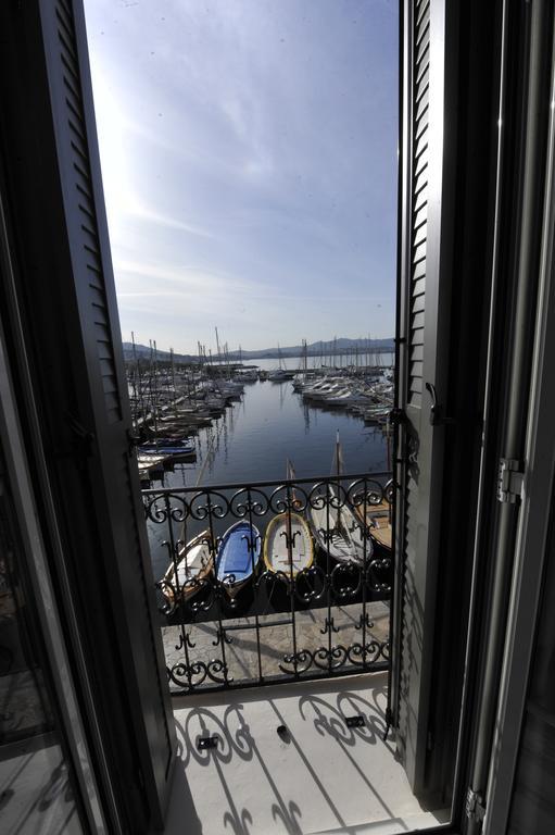 Hotel Restaurant De La Tour Sanary-sur-Mer Zewnętrze zdjęcie
