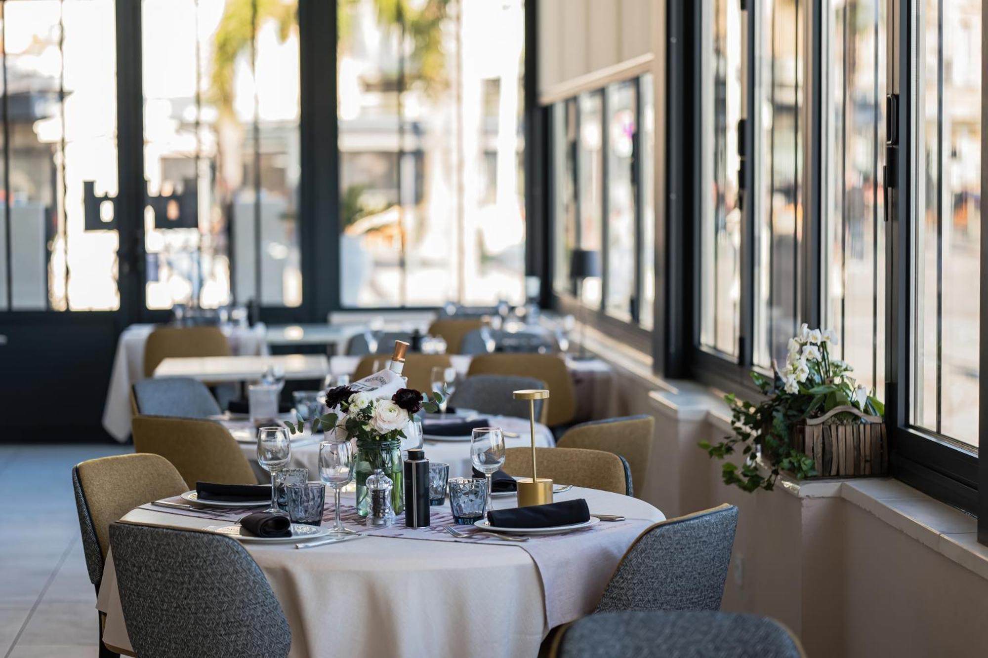 Hotel Restaurant De La Tour Sanary-sur-Mer Zewnętrze zdjęcie