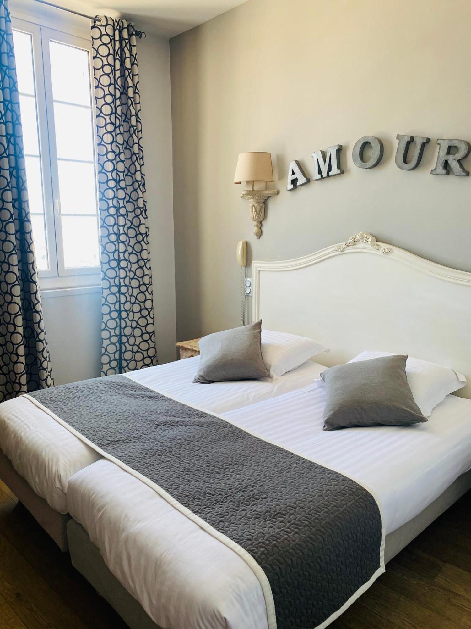 Hotel Restaurant De La Tour Sanary-sur-Mer Zewnętrze zdjęcie