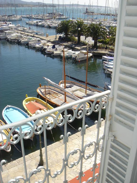 Hotel Restaurant De La Tour Sanary-sur-Mer Zewnętrze zdjęcie