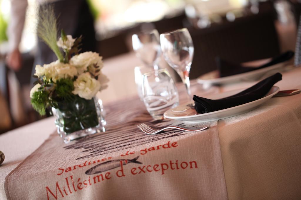 Hotel Restaurant De La Tour Sanary-sur-Mer Zewnętrze zdjęcie