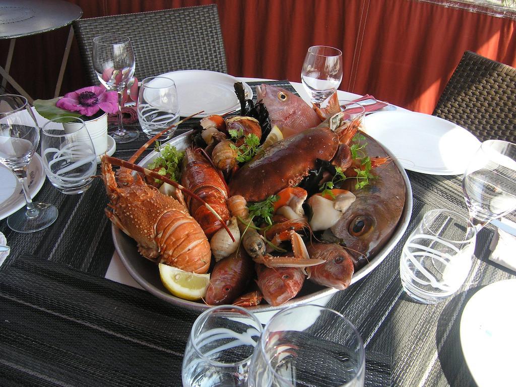 Hotel Restaurant De La Tour Sanary-sur-Mer Zewnętrze zdjęcie